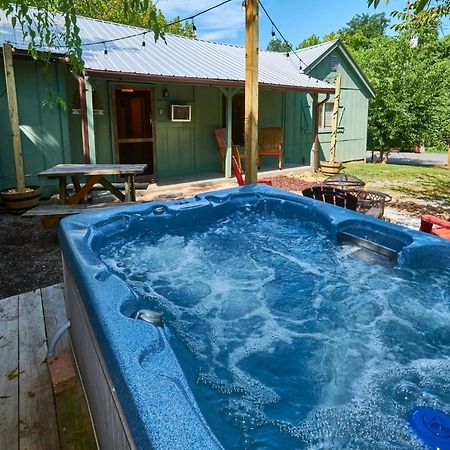 Steps From Downtown Pigeon Forge Parkway + Private Hottub And Firepit - Wifi - Firefly Bungalows Exterior photo