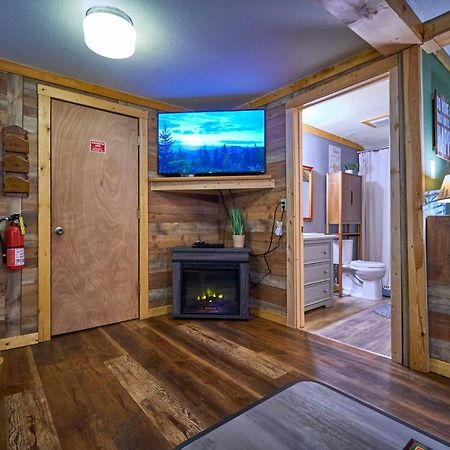 Steps From Downtown Pigeon Forge Parkway + Private Hottub And Firepit - Wifi - Firefly Bungalows Exterior photo