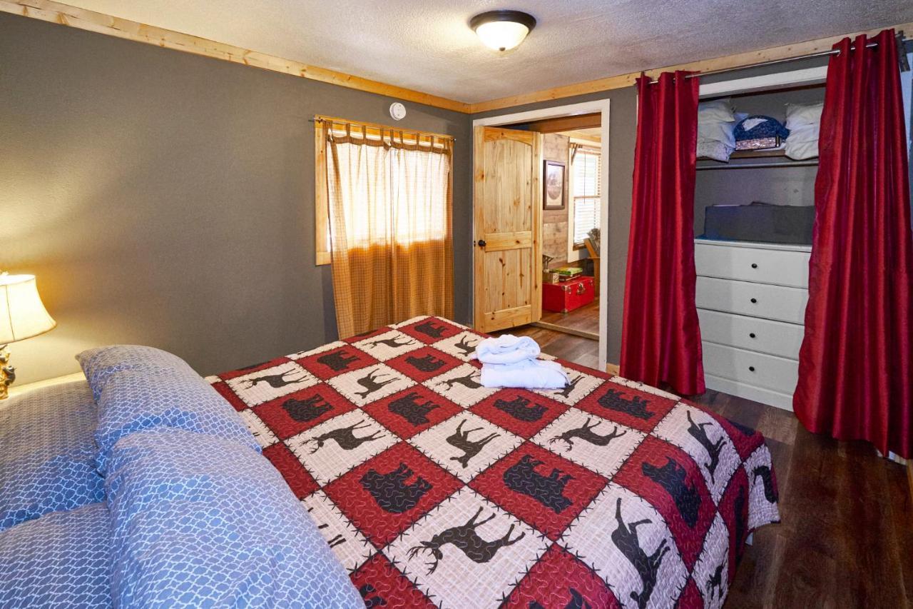 Steps From Downtown Pigeon Forge Parkway + Private Hottub And Firepit - Wifi - Firefly Bungalows Exterior photo