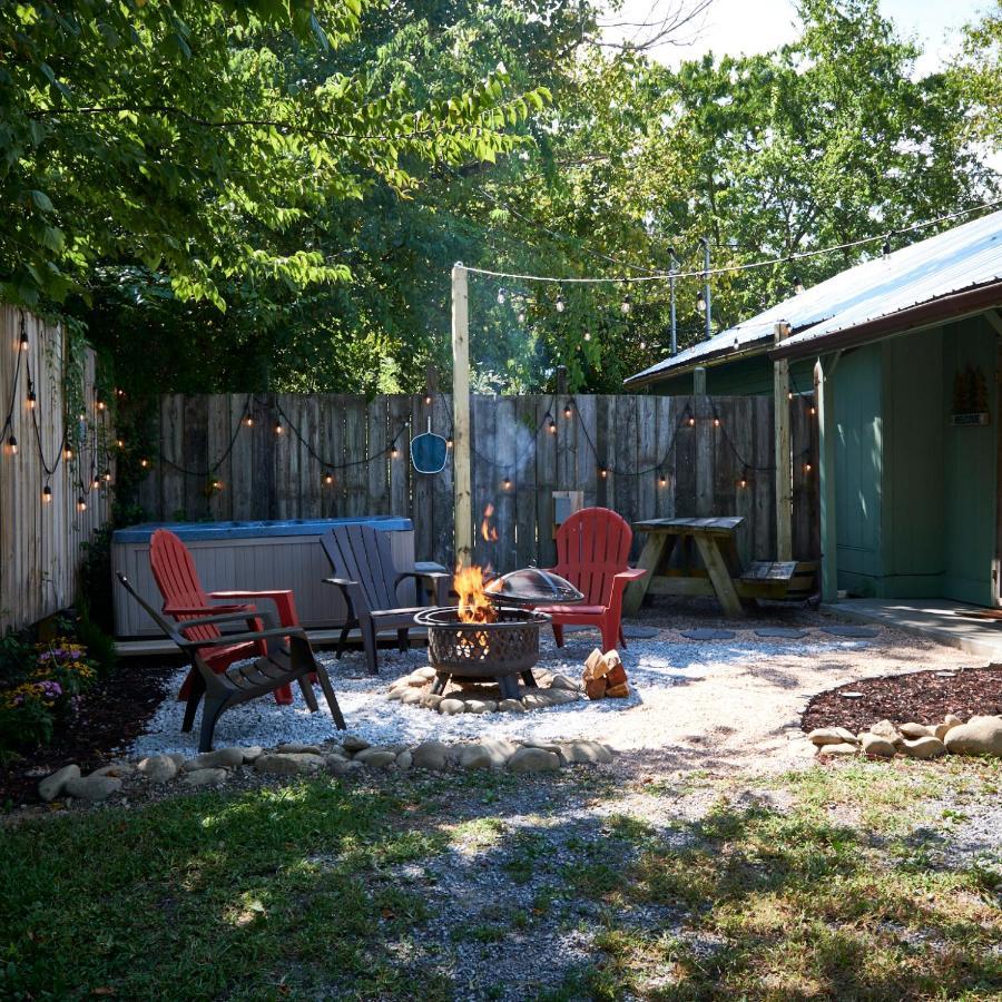 Steps From Downtown Pigeon Forge Parkway + Private Hottub And Firepit - Wifi - Firefly Bungalows Exterior photo