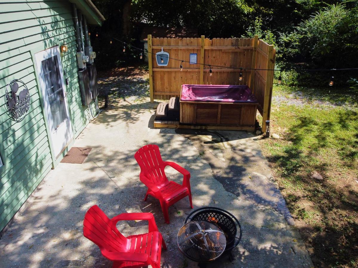 Steps From Downtown Pigeon Forge Parkway + Private Hottub And Firepit - Wifi - Firefly Bungalows Exterior photo