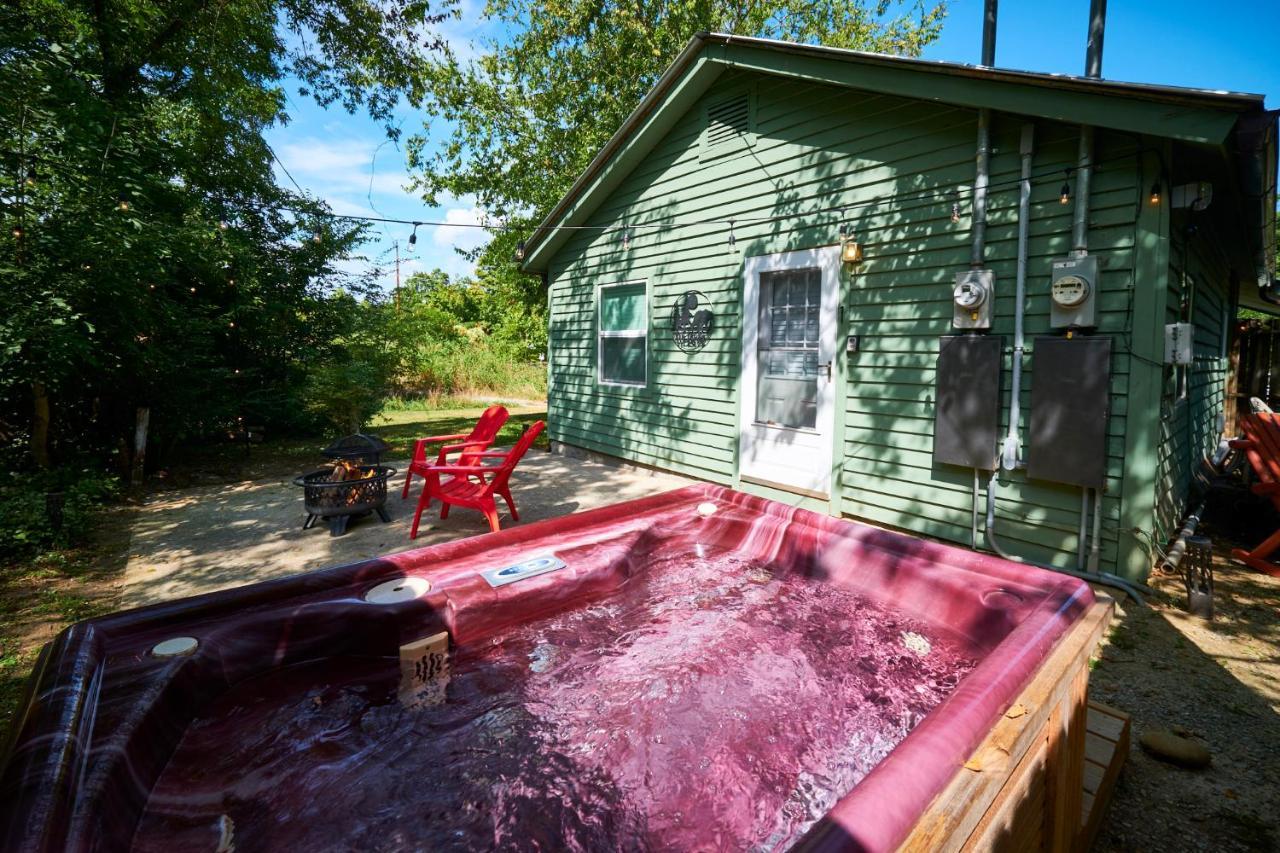 Steps From Downtown Pigeon Forge Parkway + Private Hottub And Firepit - Wifi - Firefly Bungalows Exterior photo