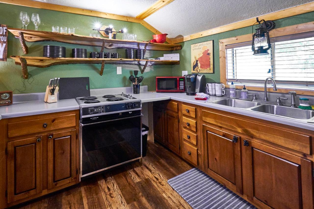Steps From Downtown Pigeon Forge Parkway + Private Hottub And Firepit - Wifi - Firefly Bungalows Exterior photo