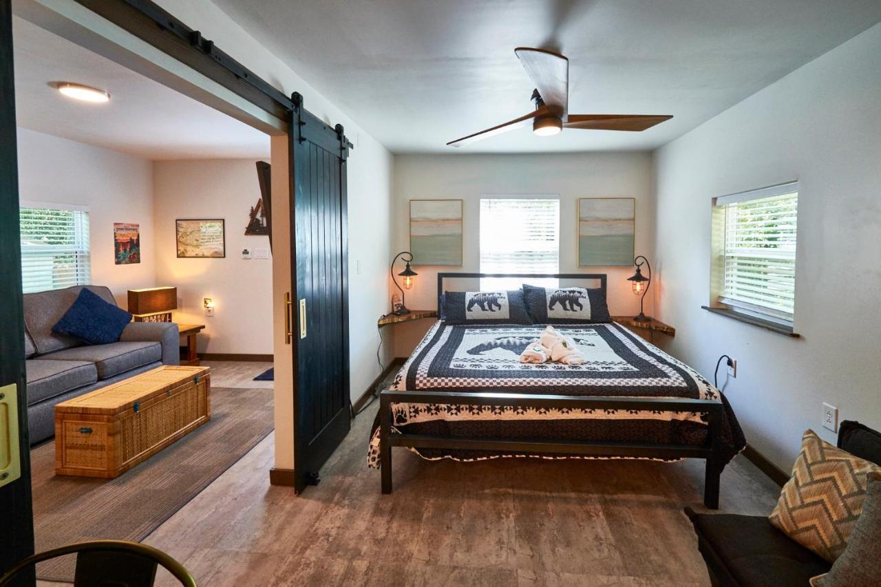 Steps From Downtown Pigeon Forge Parkway + Private Hottub And Firepit - Wifi - Firefly Bungalows Exterior photo