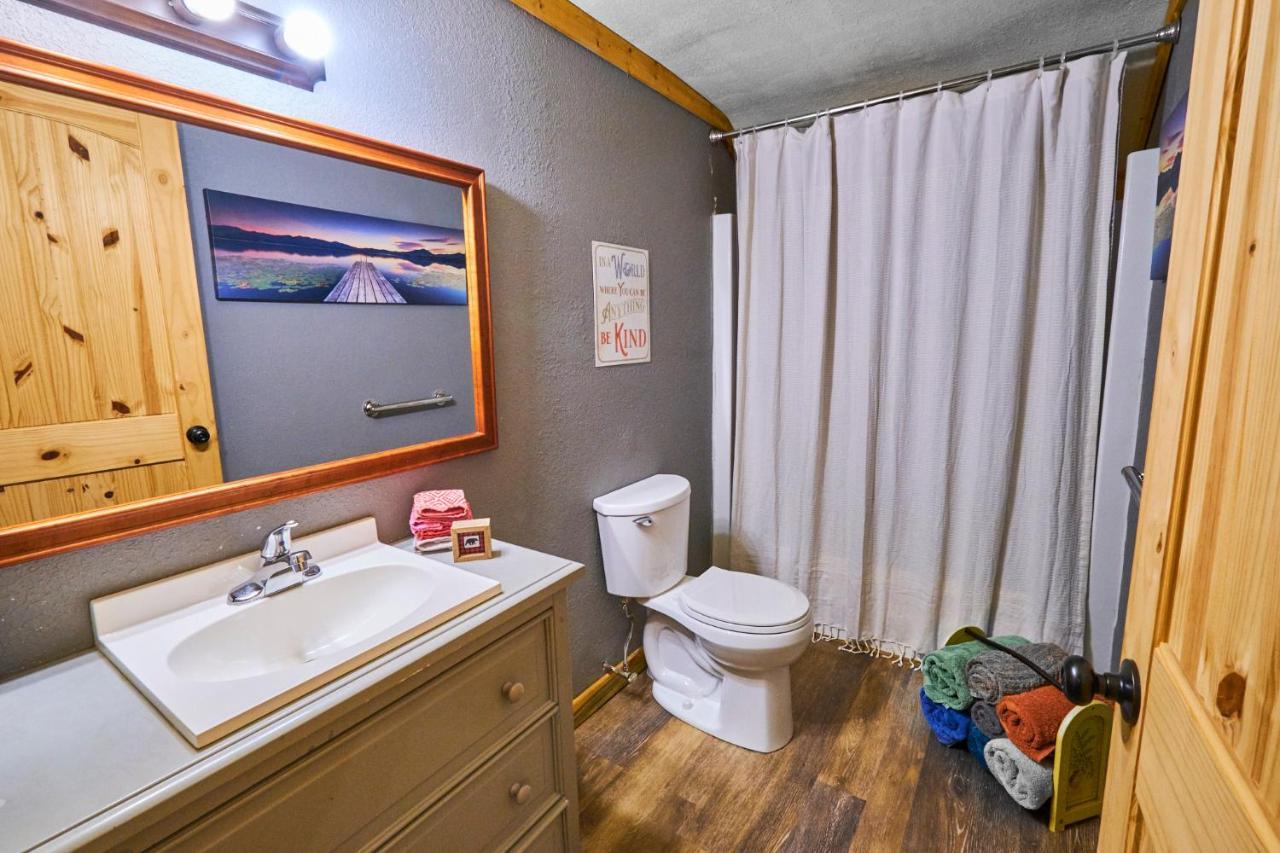 Steps From Downtown Pigeon Forge Parkway + Private Hottub And Firepit - Wifi - Firefly Bungalows Exterior photo