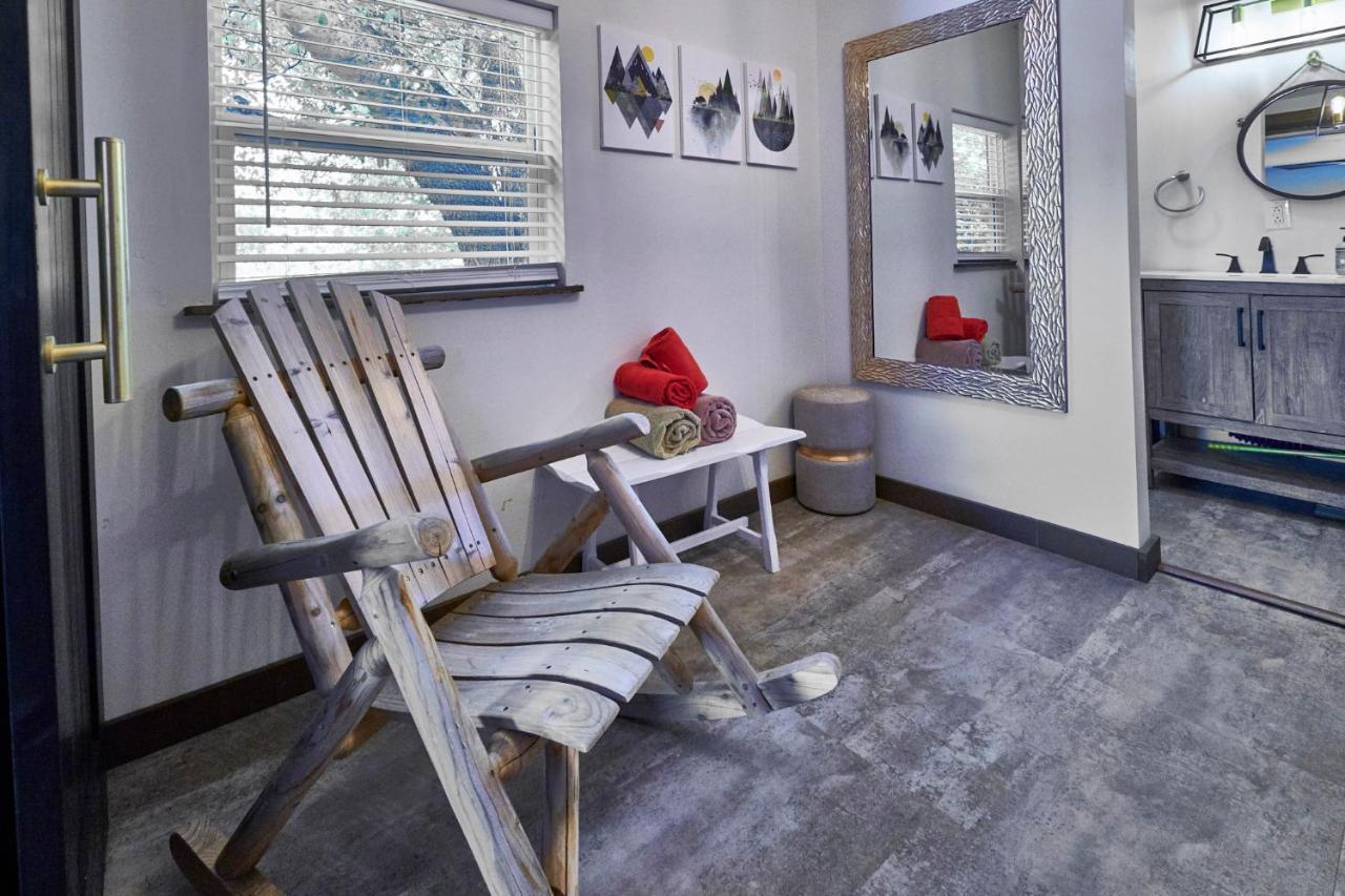Steps From Downtown Pigeon Forge Parkway + Private Hottub And Firepit - Wifi - Firefly Bungalows Exterior photo