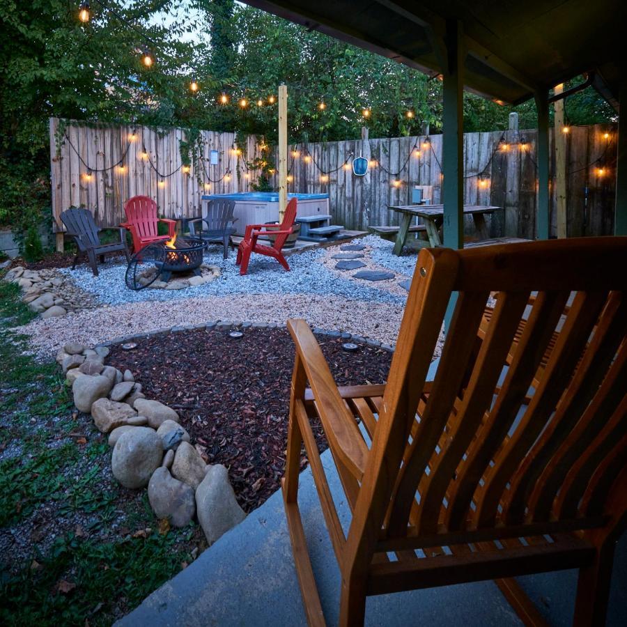 Steps From Downtown Pigeon Forge Parkway + Private Hottub And Firepit - Wifi - Firefly Bungalows Exterior photo